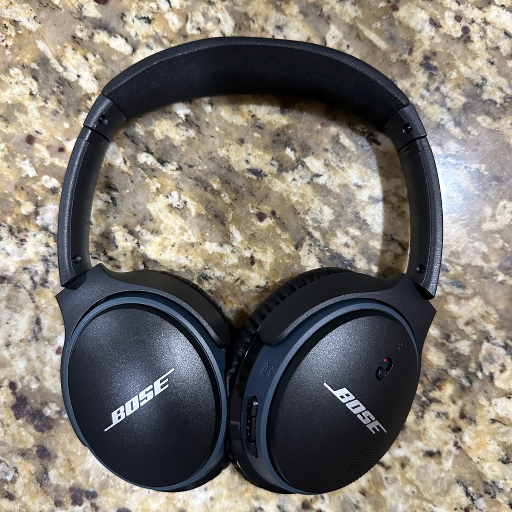 Bose Headphones, barely used, not sure exact model number